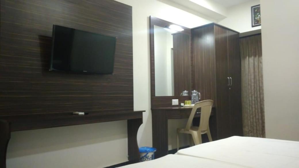 Famous Residency Hotel Tiruchirappalli Exterior photo