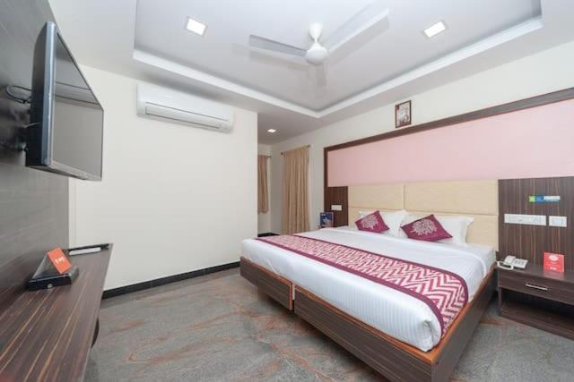 Famous Residency Hotel Tiruchirappalli Exterior photo