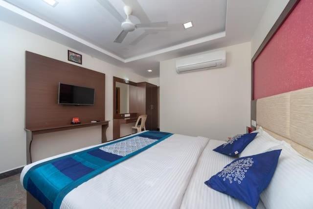 Famous Residency Hotel Tiruchirappalli Exterior photo
