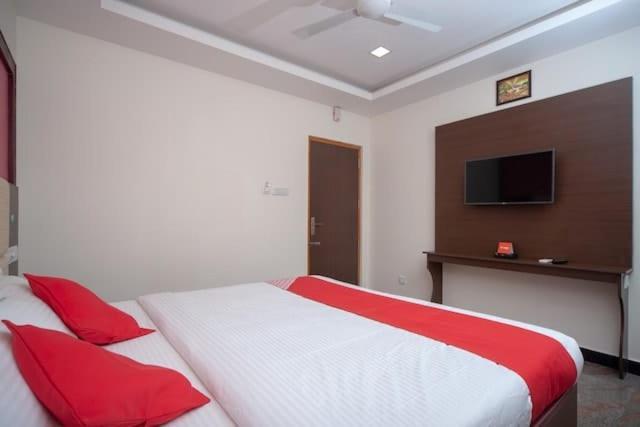Famous Residency Hotel Tiruchirappalli Exterior photo